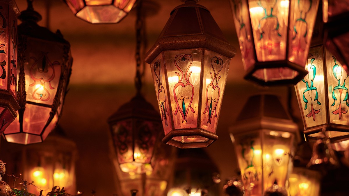 Outra tradição diz respeito à iluminação, que também auxilia no espanto das energias negativas e abre espaço para o novo / Pixabay