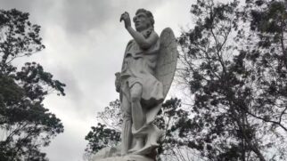 Terreno com monumento imponente está interditado há mais de um ano
