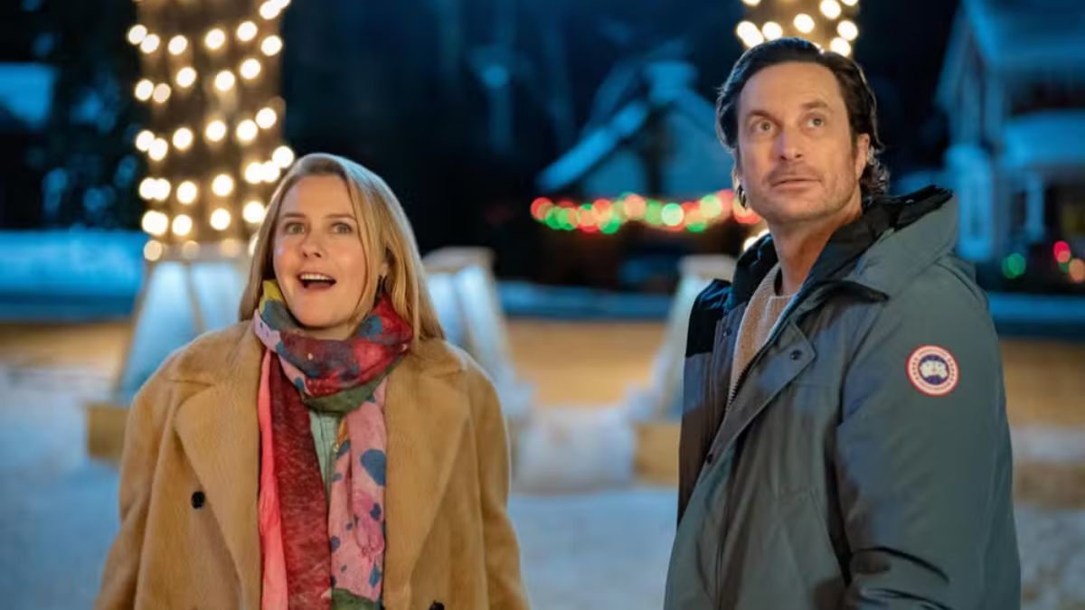 'Um Natal Ex-pecial' trás Alicia Silverstone no papel de uma recém divorciada que tem de conviver com o ex-namorado e sua nova companheira durante as celebrações natalinas (Netflix/Divulgação)