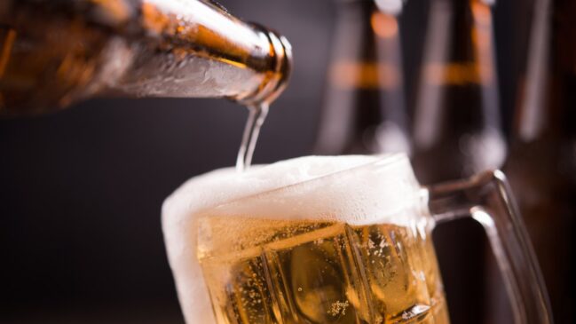 O que parece ser apenas um detalhe estético se mostra, na verdade, um dos indicadores mais confiáveis da qualidade da cerveja