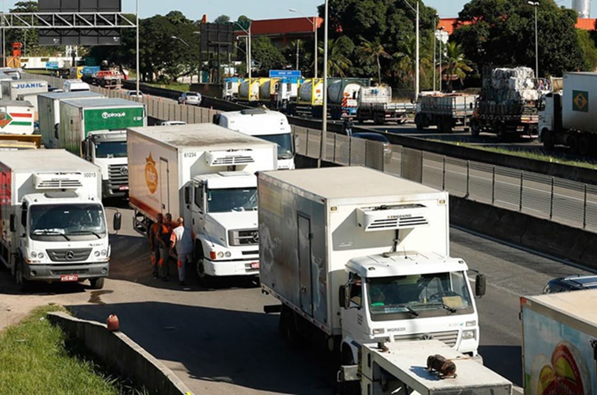 Mobilização em efeito dominó: Com apoio popular e adesão crescente, a paralisação ganhou força nacional até pressionar o governo a negociar redução no preço do diesel e tabelamento do frete (Arquivo/Agência Brasil)