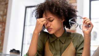 O esgotamento mental não é preguiça, mas um sinal de alerta do corpo.