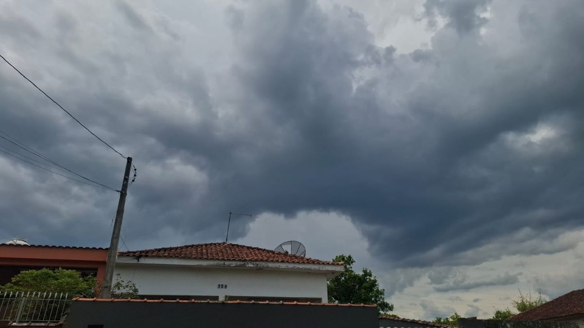 Mudança no tempo foi registrada na tarde desta terça-feira (16)