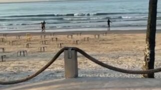 Suspeito tentou escapar correndo pela areia, mas acabou atingido por disparos