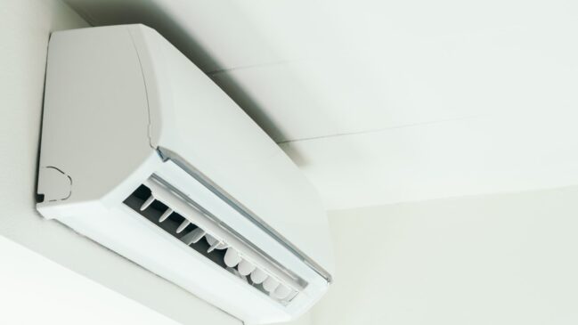 Mais do que impor limitações, as regras sobre fachada buscam equilibrar conforto individual, segurança e organização