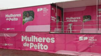 Carretas dos cursos e de mamografia já estão atendendo as mulheres, no Parque Amazônia, em Itanhaém