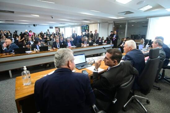 Proposta reduz jornada de 44 para 36 horas semanais e extingue o modelo 6x1 como padrão