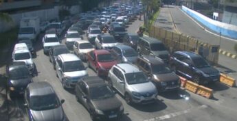 No trecho entre Ilhabela e São Sebastião, o tempo estimado de espera é de aproximadamente 30 minutos