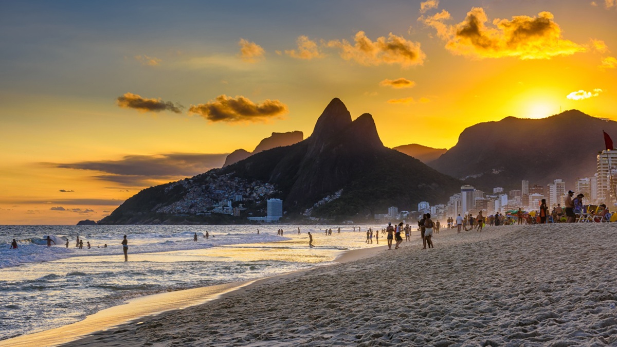 Praia de Ipanema: cartão-postal do Rio, Ipanema une paisagem icônica, diversidade cultural e rotina intensa à beira-mar (Divulgação)