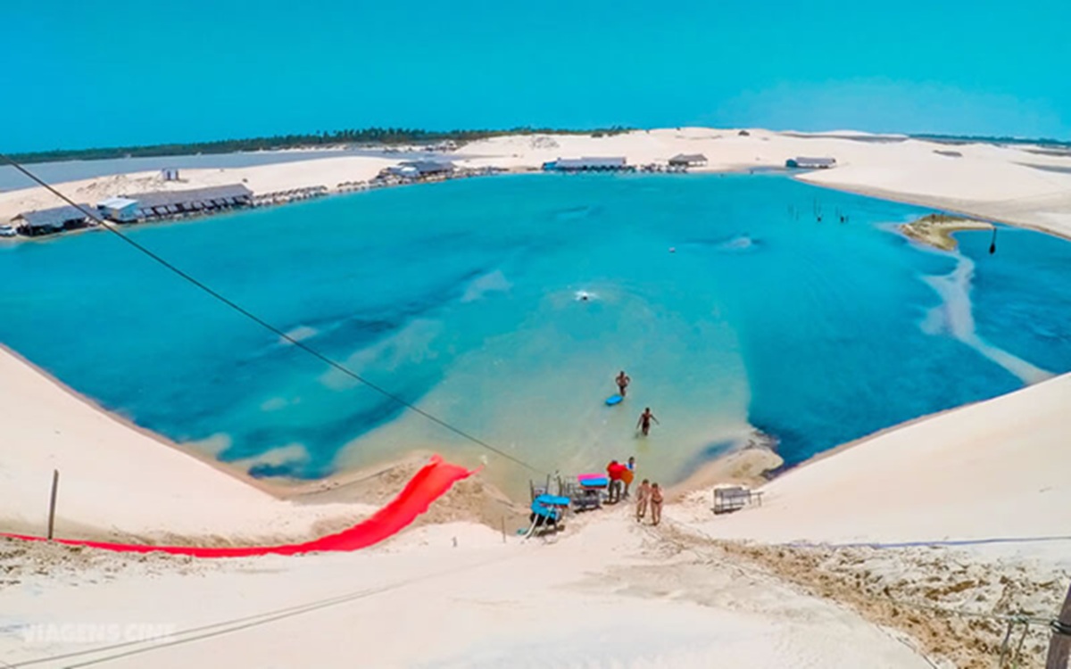 Jericoacoara: dunas, lagoas e um pôr do sol famoso internacionalmente fazem de Jericoacoara um dos destinos mais desejados do Nordeste (Divulgação)