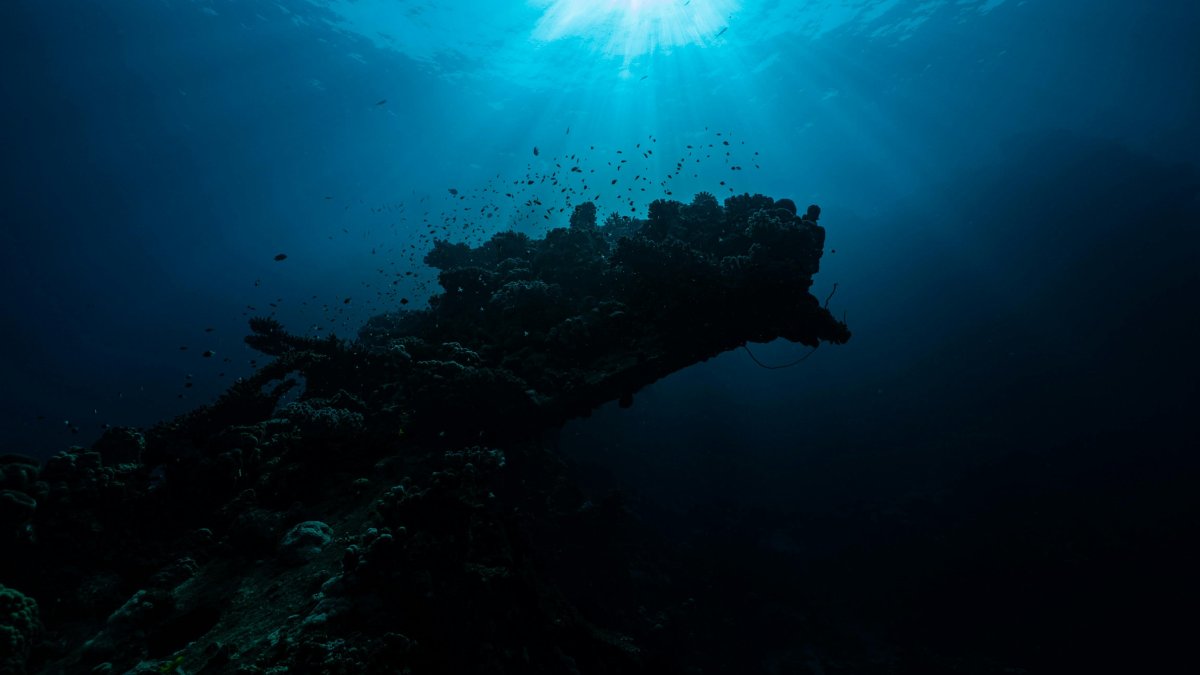 No fundo do oceano existem vulcões ativos que criam novas formações rochosas diariamente / Pexels