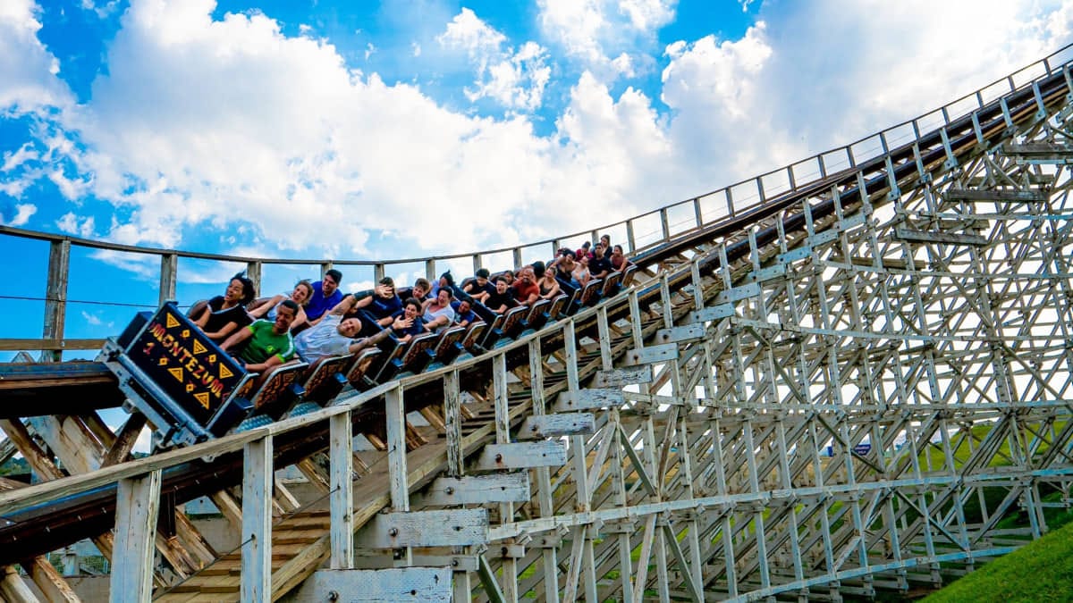A Montezum é o grande cartão postal do Hopi Hari e uma das atrações mais disputadas do parque