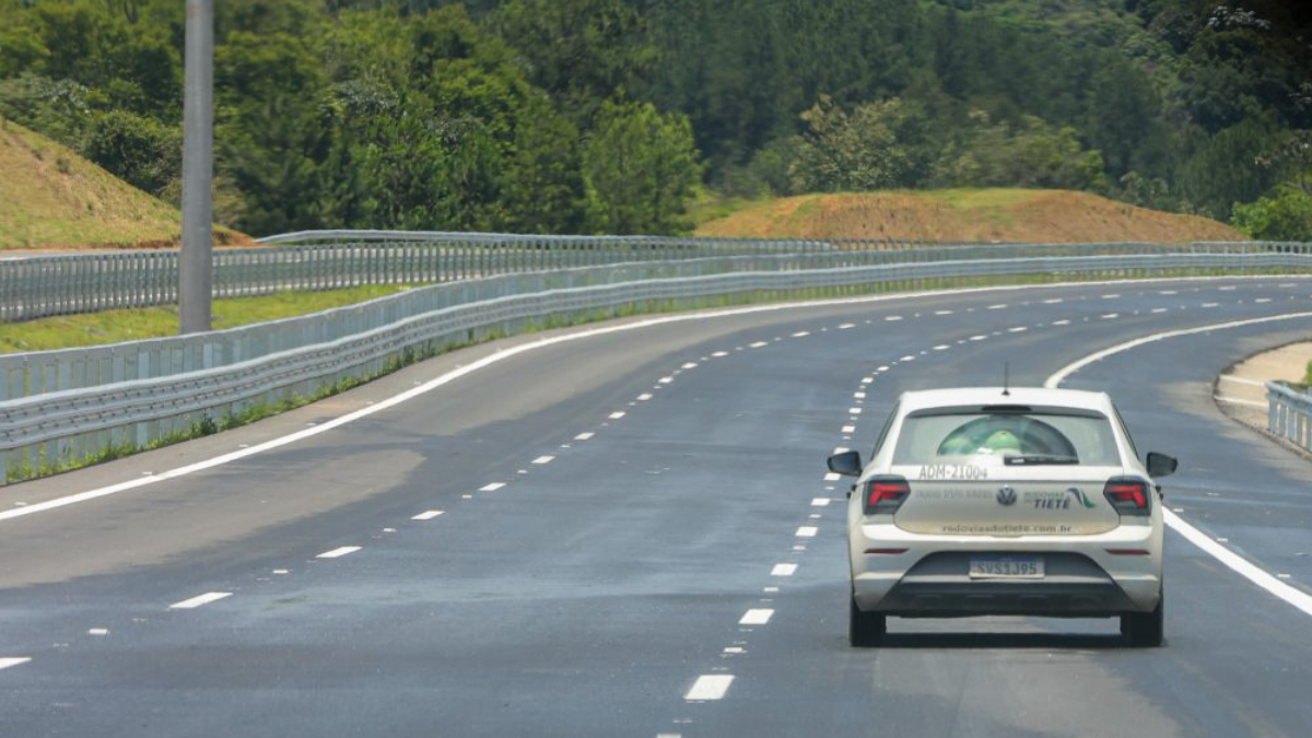 O revestimento assegura maior aderência, conforto e vida útil quando comparado ao asfalto convencional