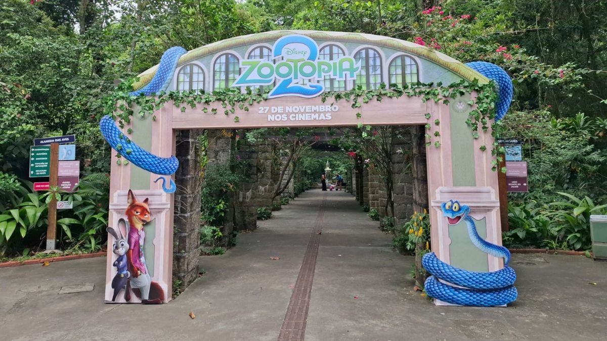 O cenário de 'Zootopia 2' foi montado logo na entrada do Orquidário de Santos