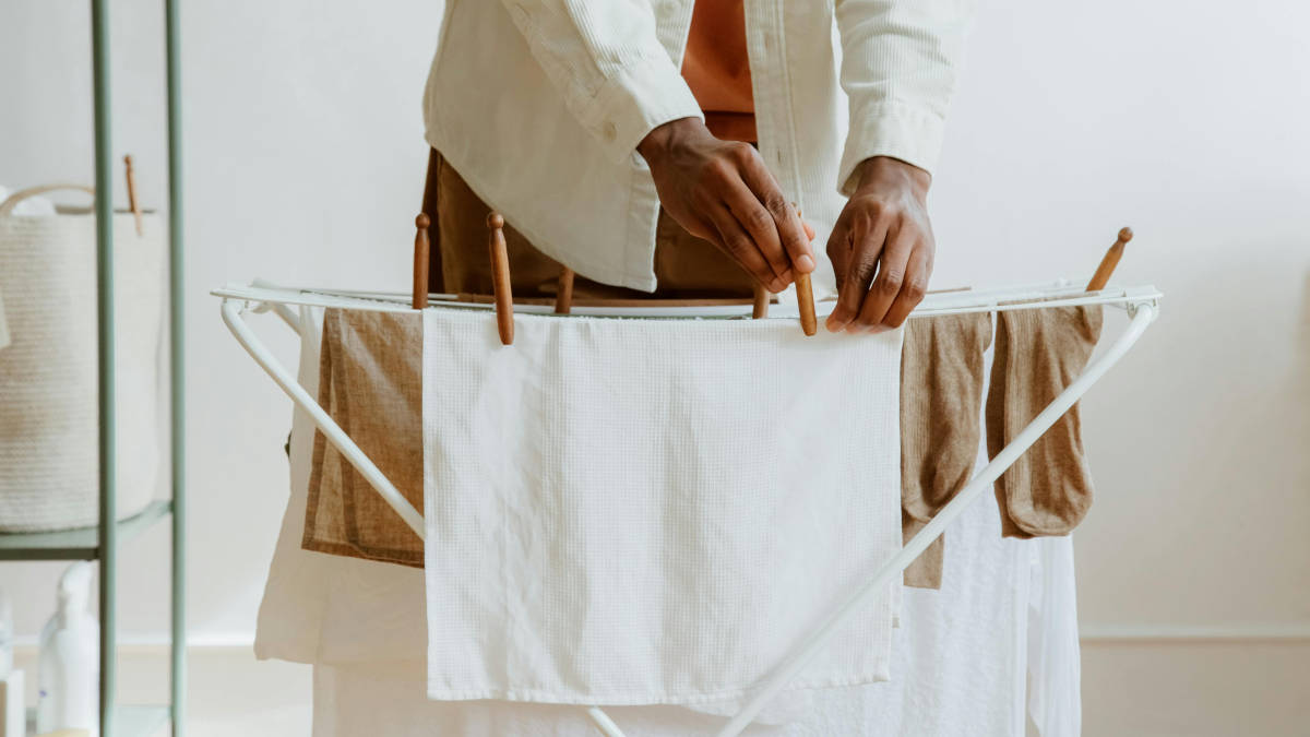 Com água quente, o oxigênio ativo age melhor e a mancha sai com mais facilidade