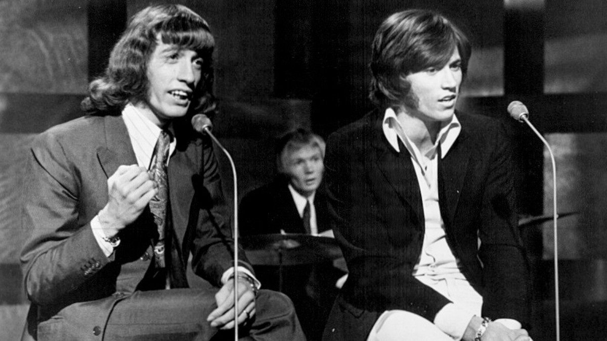 Uma das últimas fotos do grupo antes da separação por causa de First Of May e da disputa para decidir qual música seria o lado A do single, que causou um rompimento de dois anos entre Barry e Robin / ABC Television/Domínio público
