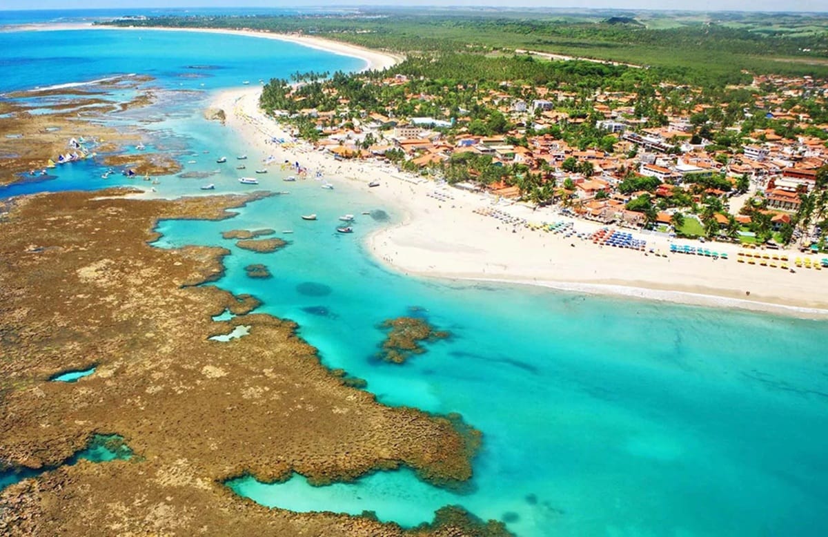 Porto de Galinhas, localizada no município de Ipojuca, em Pernambuco, é uma das praias mais famosas e bonitas do Brasil (Divulgação/Prefeitura de Ipojuca)