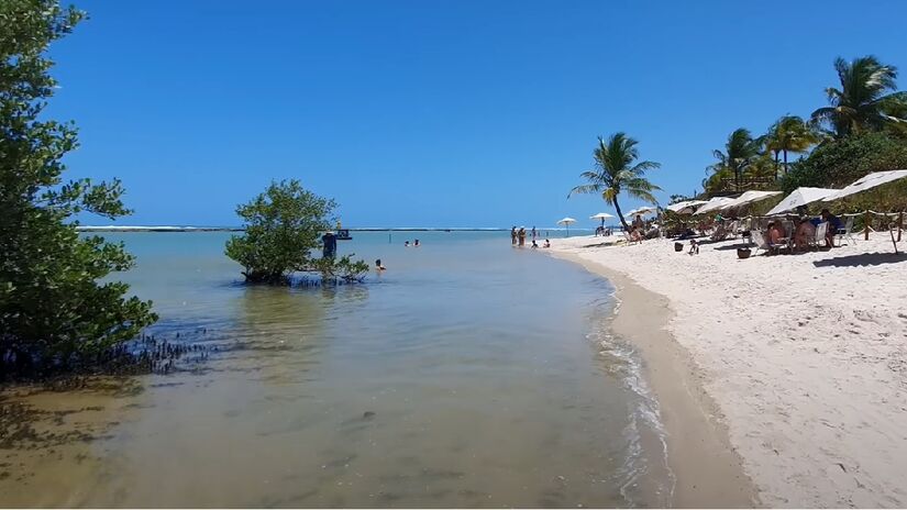 O resultado é uma piscina natural de proporções impressionantes, considerada a maior da América Latina/Reprodução