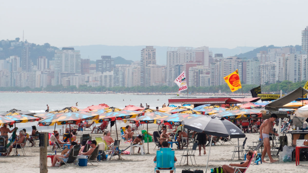 Está previsto ainda, na nova regulamentação, que cada equipamento como cadeiras, mesas e guarda-sóis sejam obrigados a exibir uma identificação padronizada