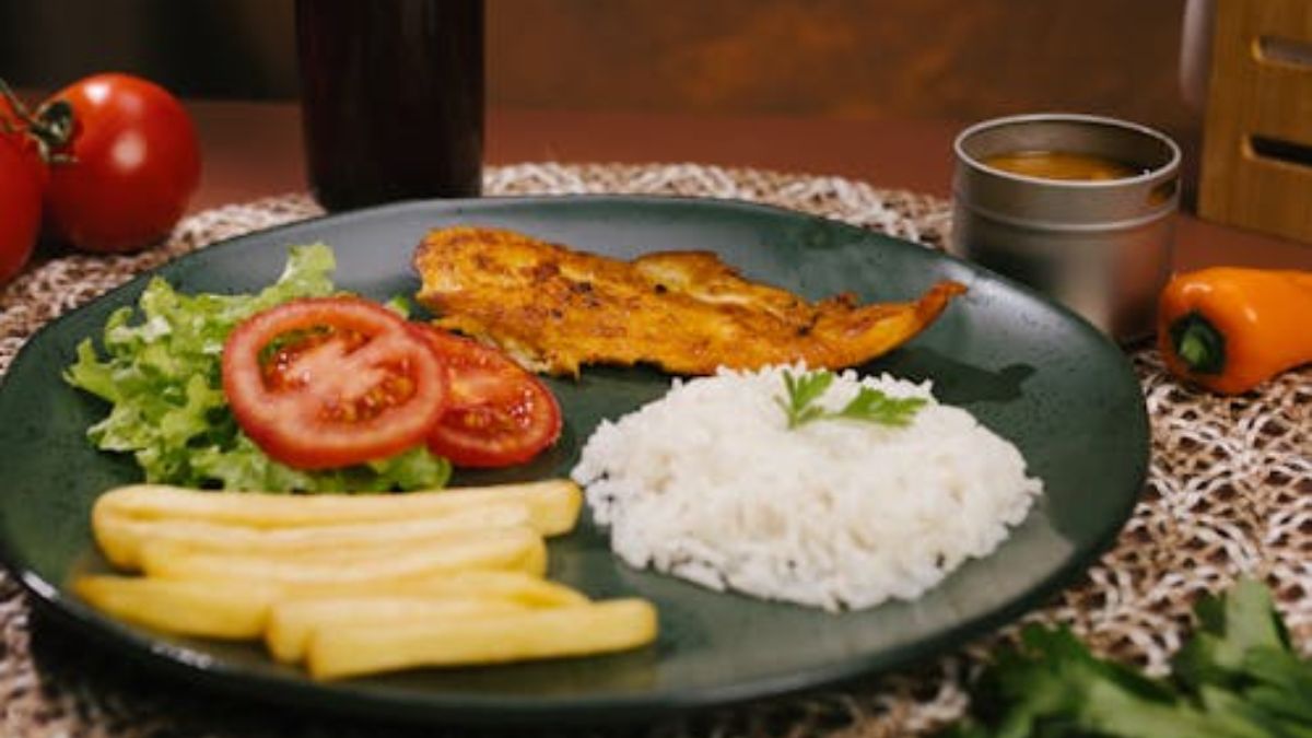 Essa combinação chega a estar presente na maioria dos pratos dos brasileiros, mas seu consumo solo costuma ser acessível (Imagem Meramente Ilustrativa)