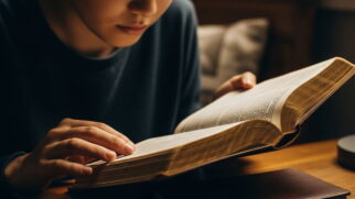 A proposta, aprovada na Câmara em 2022, veta mudanças em qualquer conteúdo bíblico do Antigo e do Novo Testamento