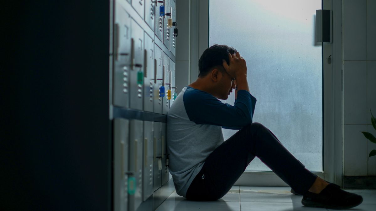 Sabia que o choro atua como um desintoxicante natural? Quando choramos por motivos emocionais, nossas lágrimas liberam hormônios do estresse e outras toxinas que se acumulam no corpo durante períodos de tensão, promovendo um alívio físico imediato/Unsplash