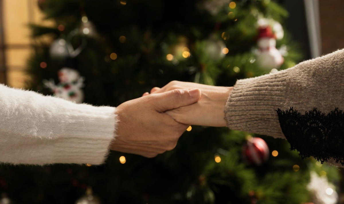 Em diferentes culturas, a data também é vista como um período propício para rituais simbólicos e simpatias, práticas populares que buscam atrair prosperidade