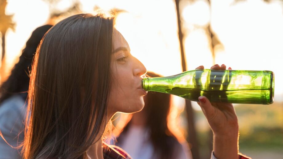 A vida inteira tomando refrigerante? Pesquisas apontam que isso pode dobrar o risco de fraturas, mexer no coração e aumentar a probabilidade de câncer. Moderação é essencia/Pexels