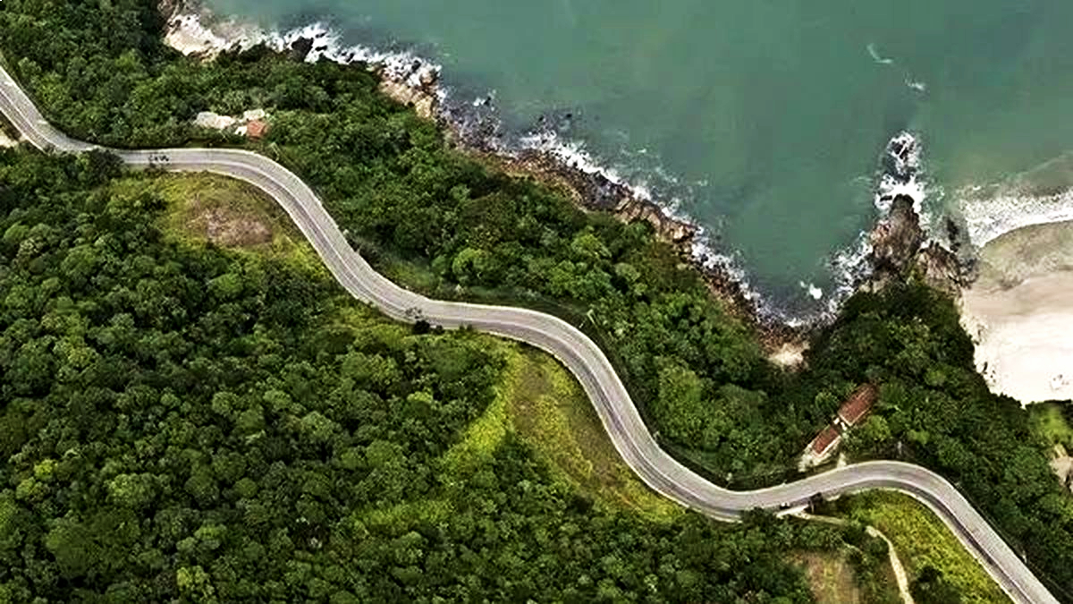 A estrada passou a ser procurada por quem deseja viver o litoral em modo imersivo / Reprodução / Cássio Vasconcelos