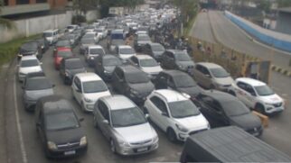 Fila das balsas na manhã desta terça-feira, 2, seguem intensas