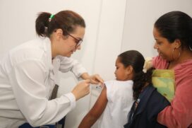 Além da dengue, outras vacinas do calendário podem ser conferidas e regularizadas