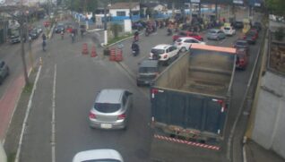 Partindo de Santos, os motoristas aguardam até 25 minutos para o embarque