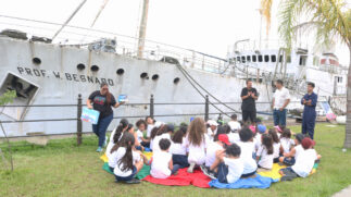 A ação uniu aprendizado prático, história e vivências literárias, aproximando os estudantes da temática polar