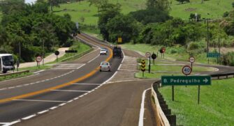 O governo de São Paulo lançou oficialmente a concessão da Rota Mogiana, um pacote de R$ 8,9 bilhões em investimentos que vai reestruturar rodovias essenciais para o turismo entre Campinas e a divisa com o sul de Minas Gerais
