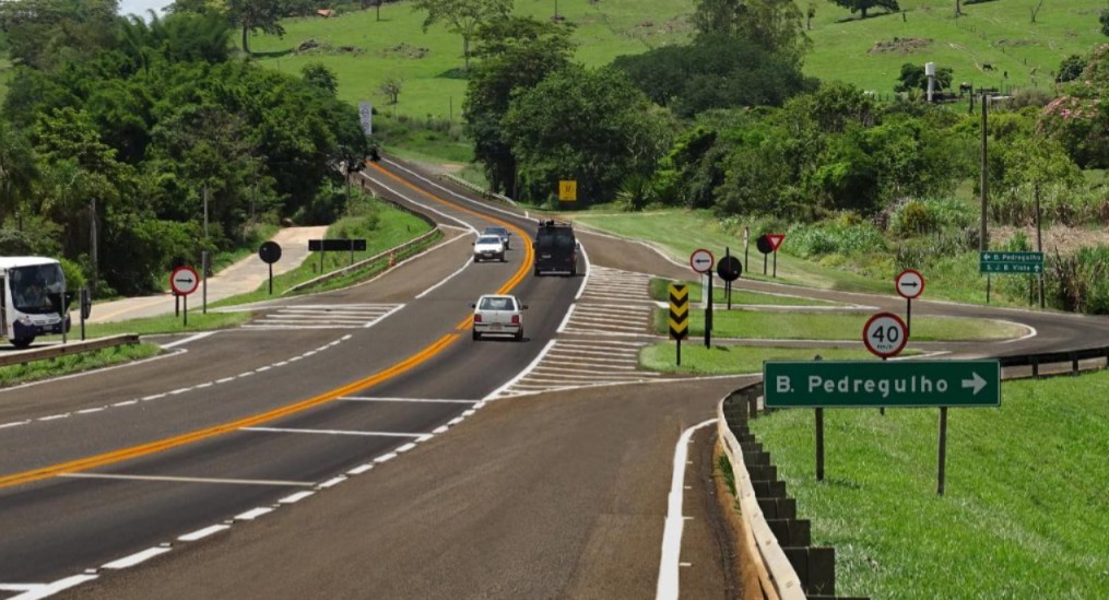 O governo de São Paulo lançou oficialmente a concessão da Rota Mogiana, um pacote de R$ 8,9 bilhões em investimentos que vai reestruturar rodovias essenciais para o turismo entre Campinas e a divisa com o sul de Minas Gerais