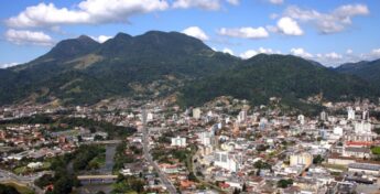 Com cerca de 195 mil habitantes, Jaraguá do Sul é a sexta maior economia de Santa Catarina e parte essencial do Vale do Itajaí, um dos principais polos industriais do Brasil