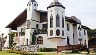 A herança cultural faz da cidade uma verdadeira cápsula do tempo, onde a colonização europeia segue viva nas ruas e nos costumes
