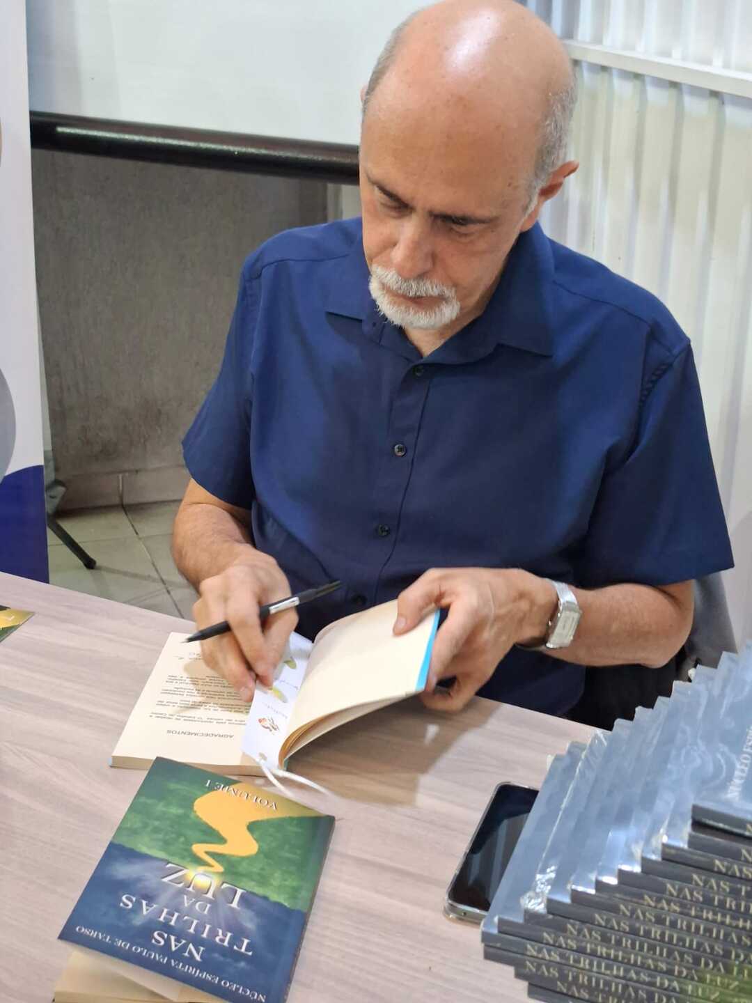 O médium Carlos Alberto Rey/Núcleo Espírita Paulo de Tarso