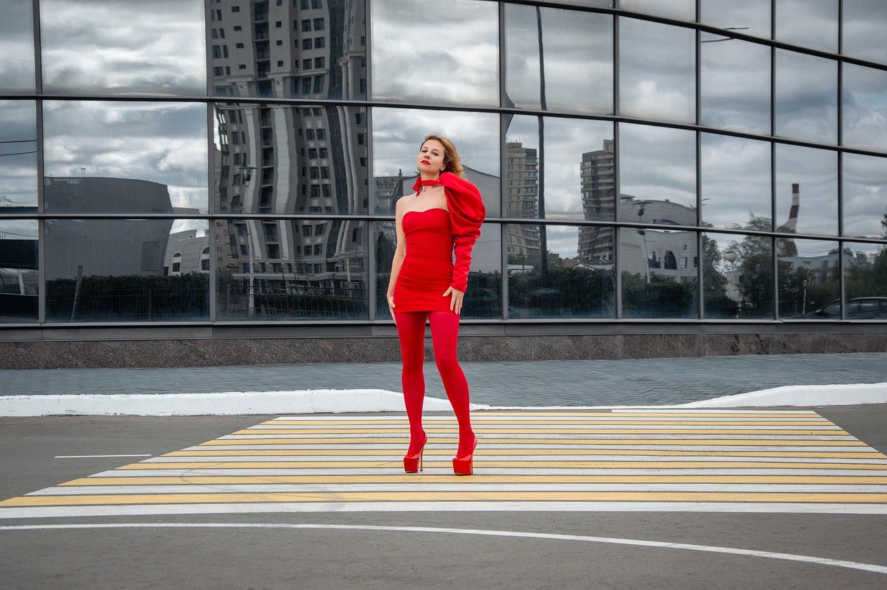 Usar o vermelho em 2026 é um convite à consciência energética, seja no visual, na decoração ou em práticas de meditação voltadas à ação e ao movimento/Pixabay
