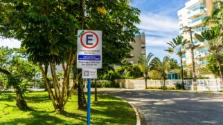 A medida visa organizar o fluxo intenso de veículos durante o verão em Bertioga
