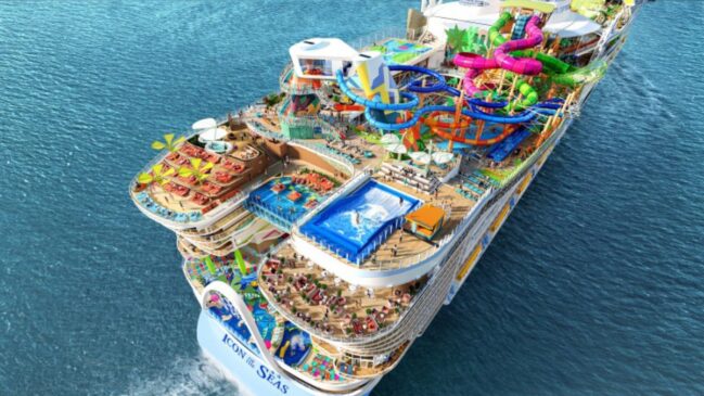 Navio da Royal Caribbean se destaca pela escala e pela estrutura a bordo