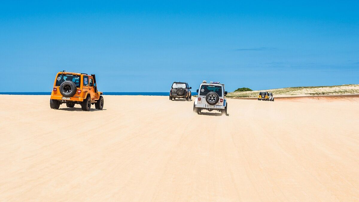O passeio de buggy é a forma mais popular de conhecer a região / Foto: Reprodução/Wikipédia
