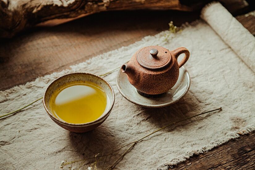 Chá verde, fibras, frutas cítricas e oleaginosas: a ciência mostra que o cuidado com o fígado começa no prato, não no suplemento/Pixabay
