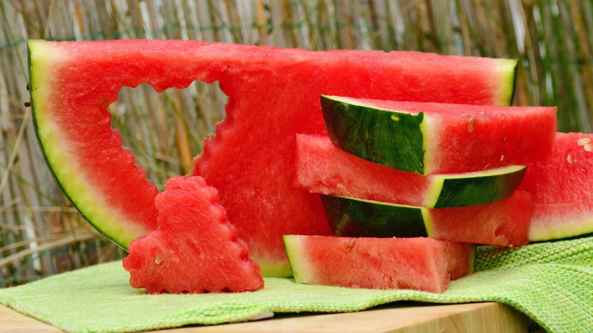 O consumo regular de melancia ajuda a reduzir a sensação de calor e fadiga / Pixabay