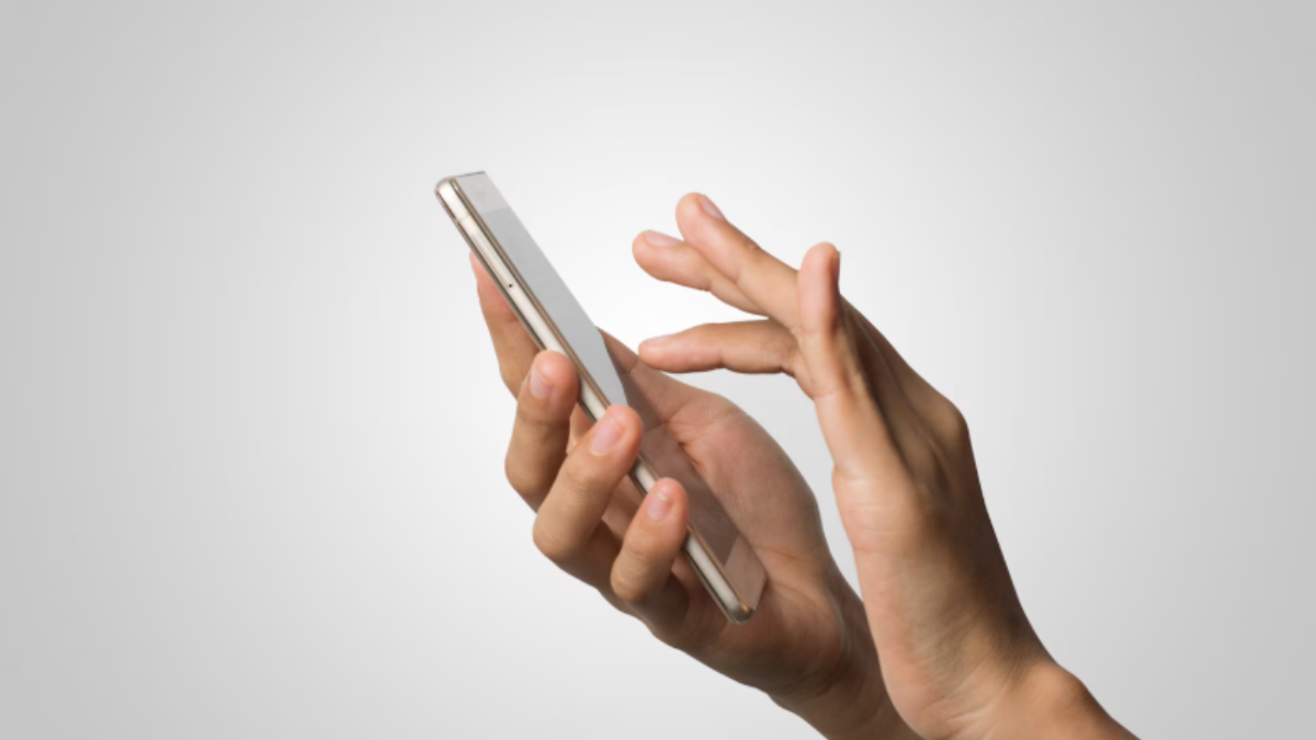 O problema não é a tecnologia, mas o excesso e o momento em que ela entra na vida da criança. Freepik