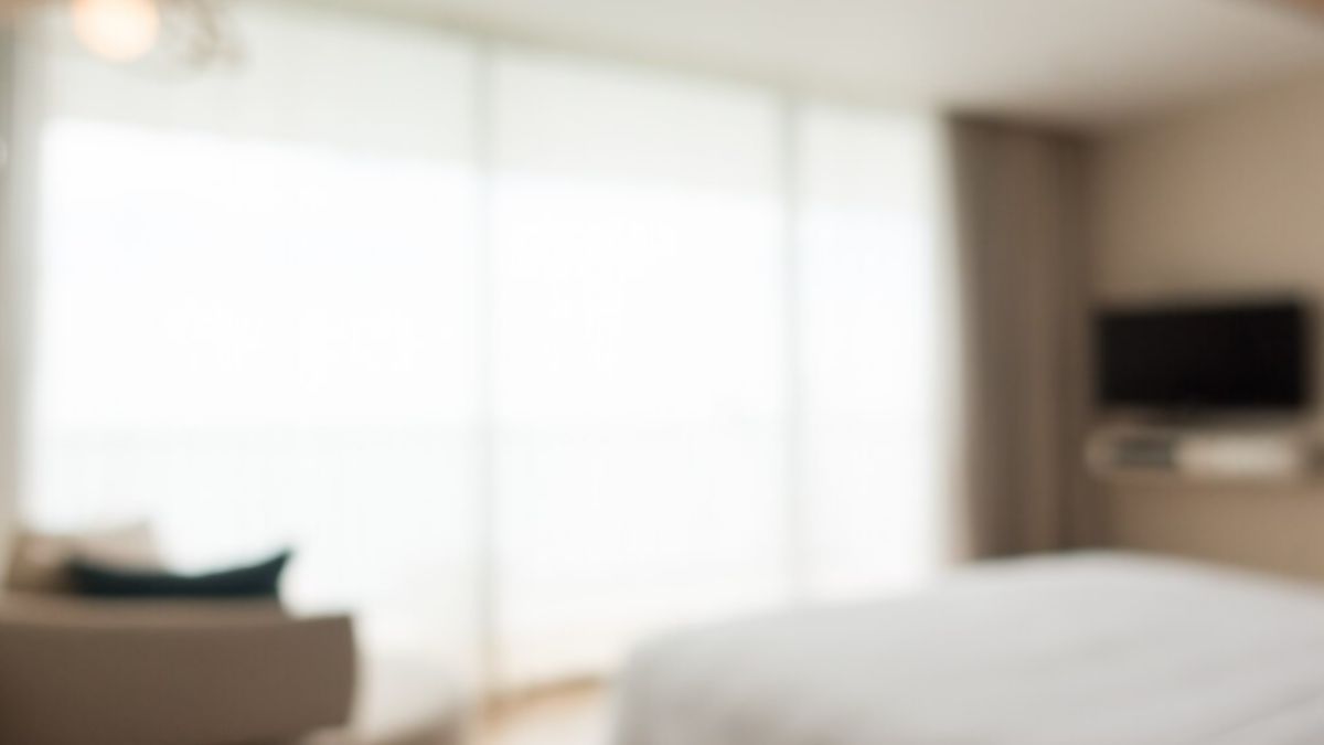 Especialistas recomendam manter o quarto entre 16 °C e 18 °C para favorecer a qualidade do sono. Freepik