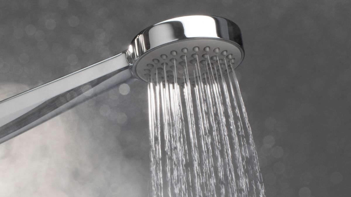 Tomar banho à noite vai além da higiene: o hábito pode ajudar a relaxar, estimular a criatividade e melhorar a qualidade do sono