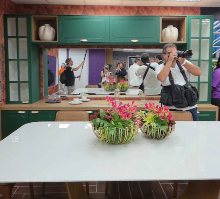 Primeiras horas do Big Day das Casas de Vidro já atraem curiosos e fãs do reality/Giovanna Camiotto