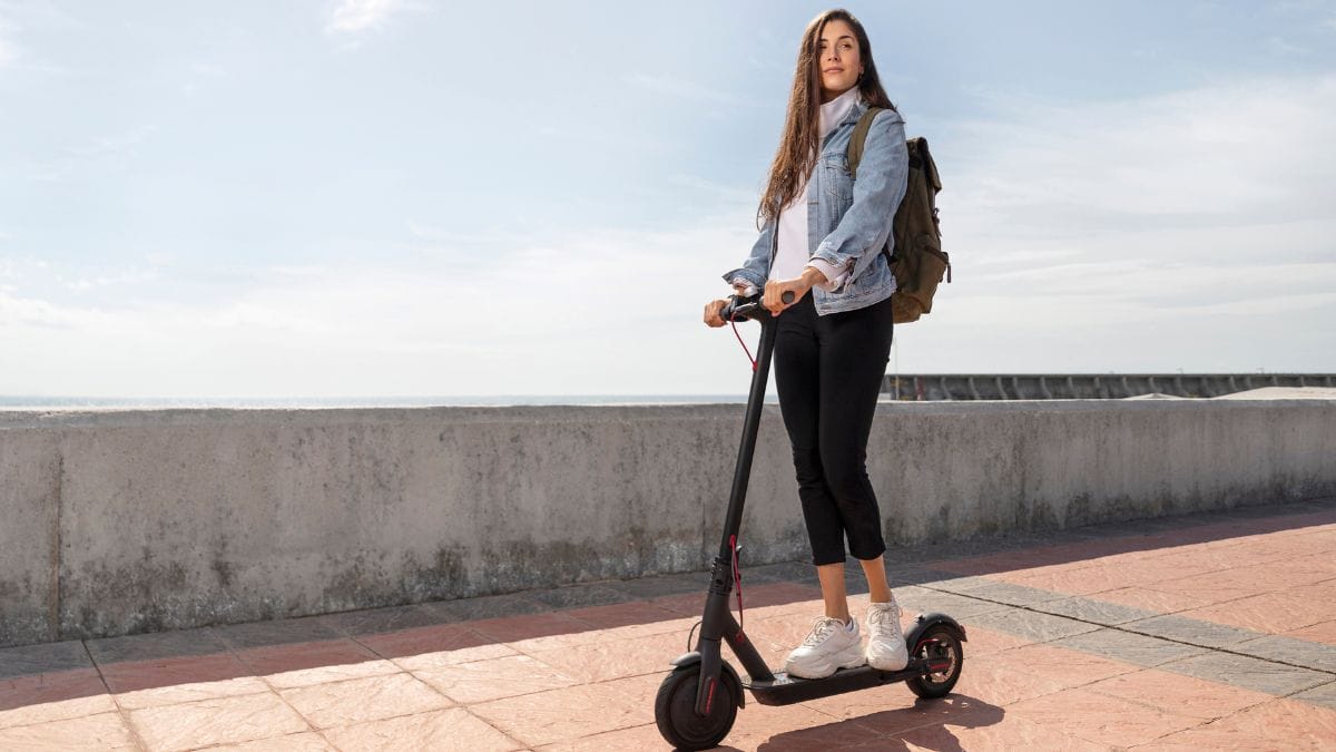Guarujá, Mongaguá, Bertioga e Itanhaém contam com diversos usuários em plataforma de patinetes elétricos registrados. Freepik