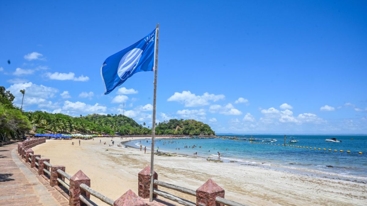 A Ponta de Nossa Senhora de Guadalupe, em Salvador (BA), foi eleita a melhor praia do Brasil. Divulgação